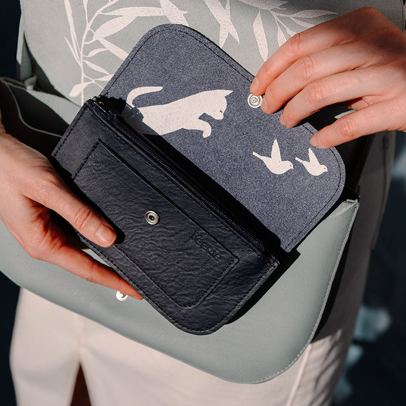 Cat Chase Medium - Ink Blue