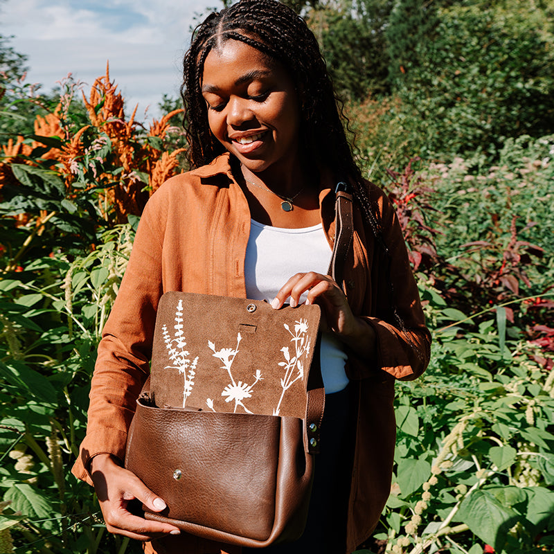 Picking Flowers Medium - Dark Brown used look