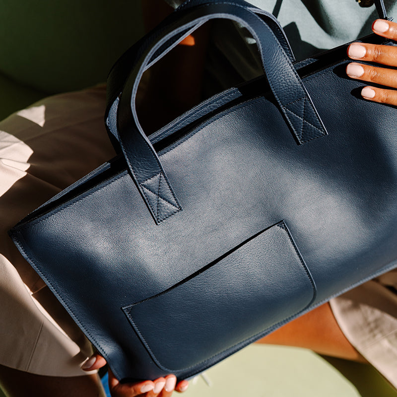 Z Damestas The Tote Bag Donker Blauw (leer) ➡️ verkrijgbaar bij Z Damestas The Tote Bag Donker Blauw (leer) ➡️ verkrijgbaar bij